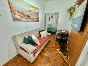 Apartamento a 8 minutos da praia no posto 2 C M 13 ap503